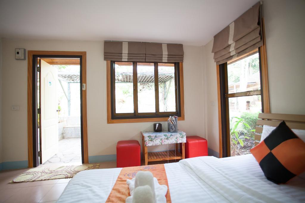 Dusit Talai Resort Nong Nam Daeng Екстериор снимка