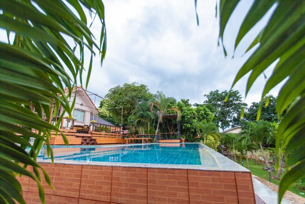 Dusit Talai Resort Nong Nam Daeng Екстериор снимка
