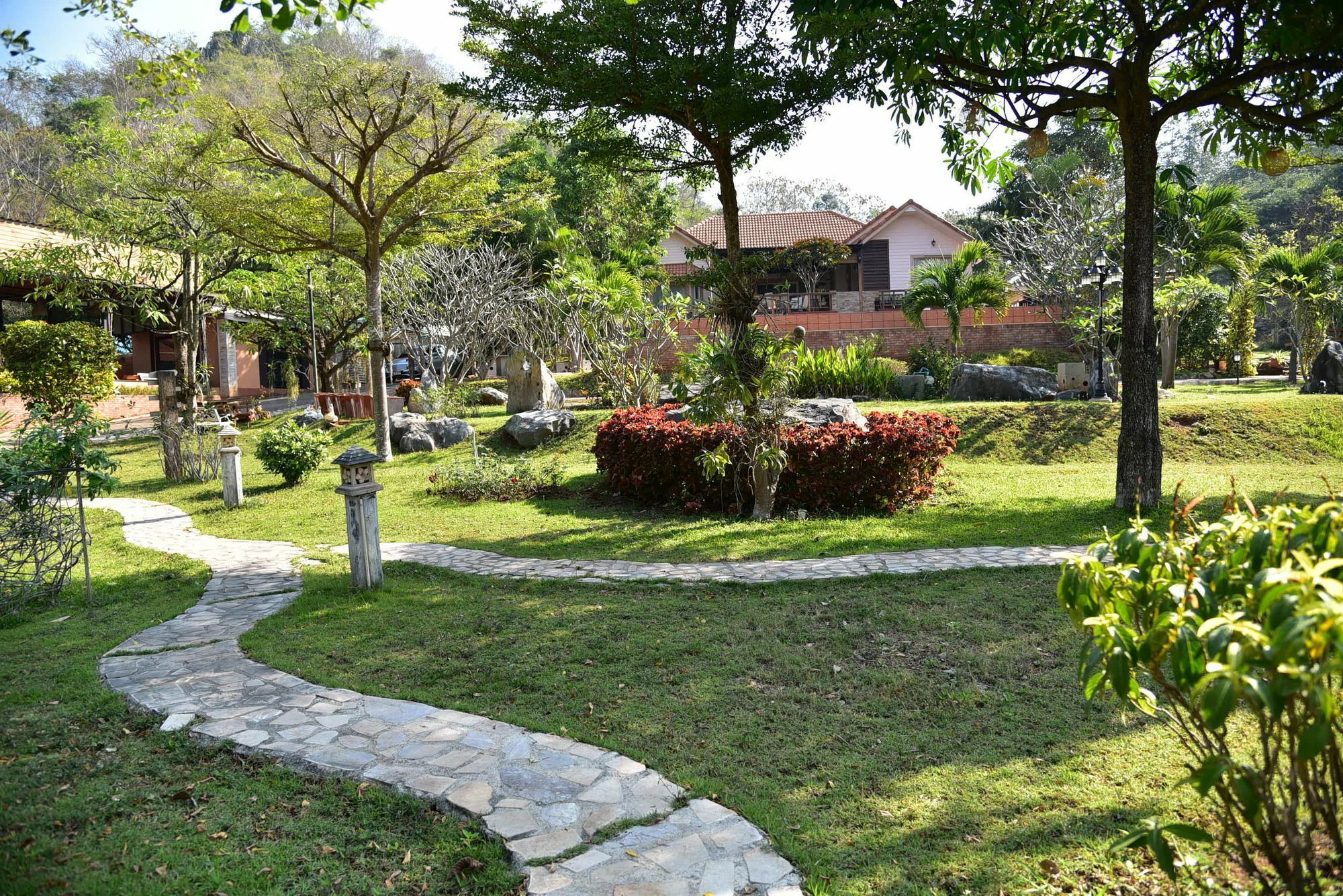 Dusit Talai Resort Nong Nam Daeng Екстериор снимка
