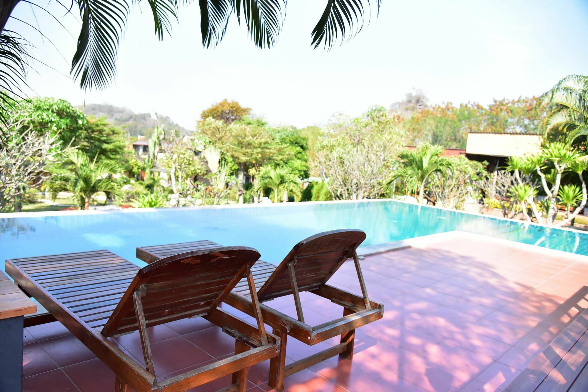 Dusit Talai Resort Nong Nam Daeng Екстериор снимка