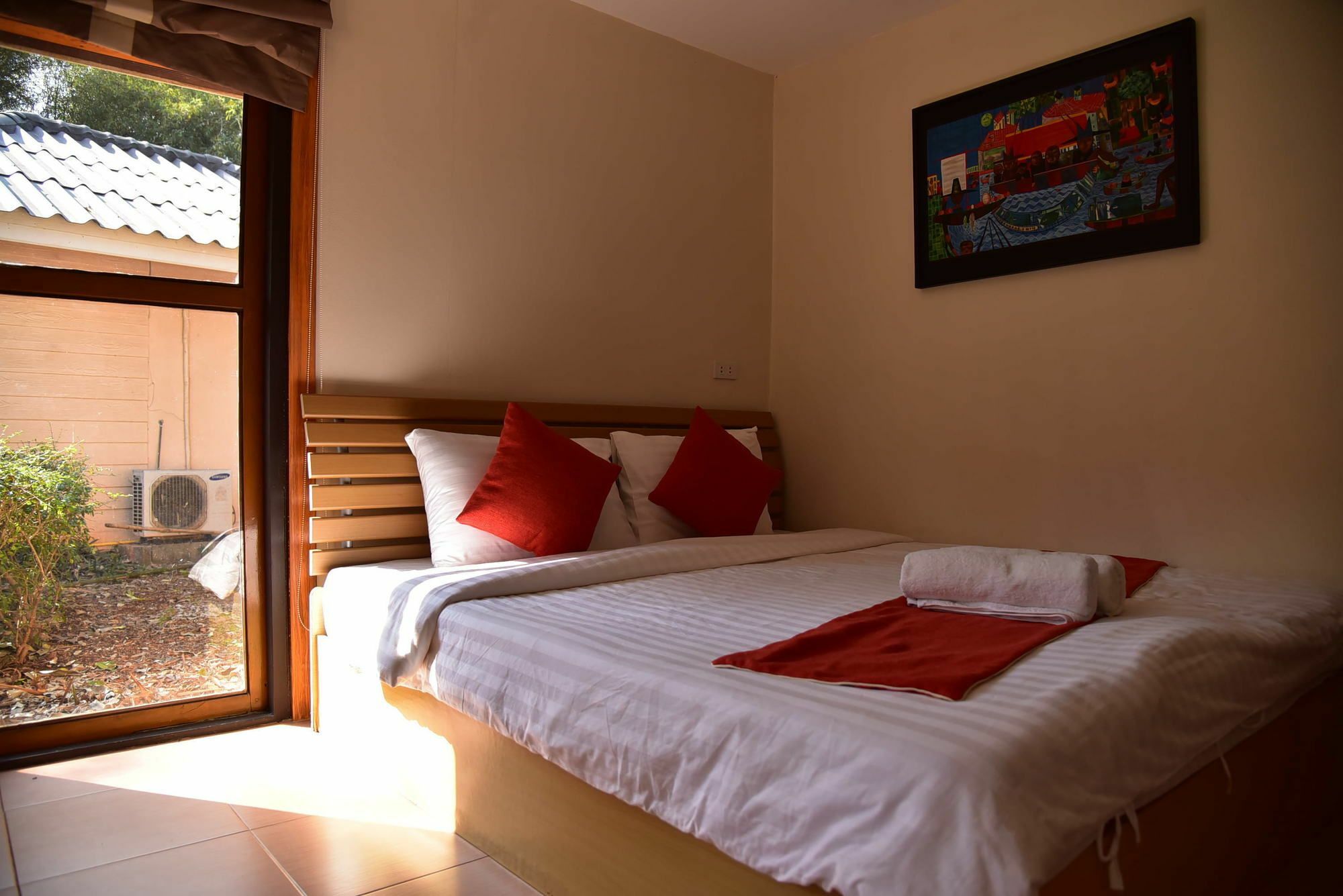 Dusit Talai Resort Nong Nam Daeng Екстериор снимка